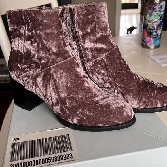 Anthropologie Shoes - Anthropologie velvet boots